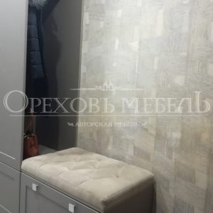 Шкаф с распашными дверьми серого цвета