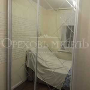 Шкаф купе с лазерной гравировкой по зеркалу