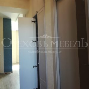 Шкаф в прихожую на заказ