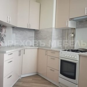 Кухня в нежных тонах