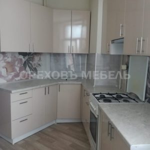 Кухня в нежных тонах