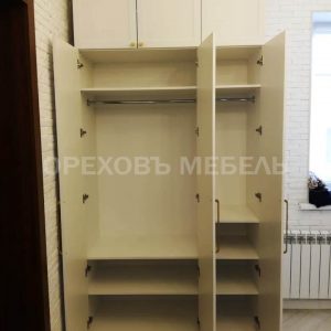Распашной шкаф с фрезеровкой