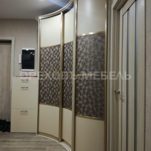 Шкаф в прихожую кожа, пластик с зеркалом