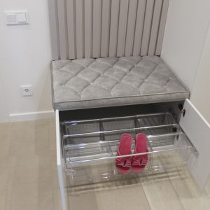 Красивый распашной шкаф в прихожую в акриловой эмали 14.5